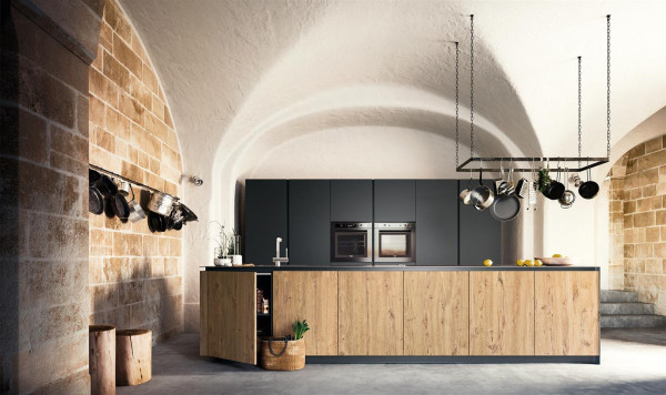 Cuisine en chêne vintage, plans de travail inox à LA MADELEINE